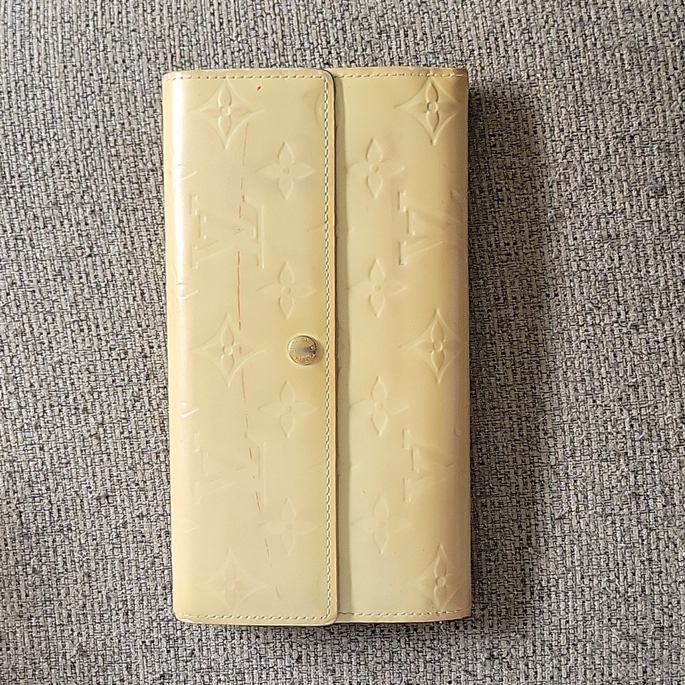 Louis Vuitton Vernis Cream wallet